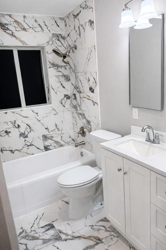 Building Photo - 1520 N 25th Ave