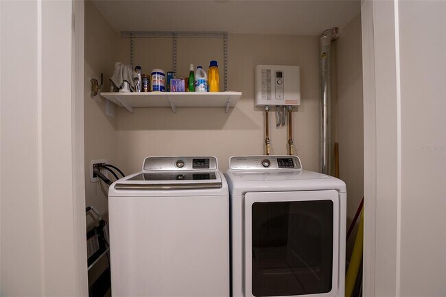 Building Photo - 6500 Sunset Way