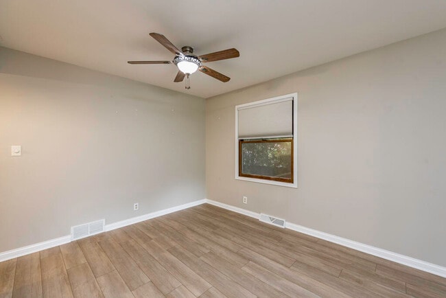 Building Photo - 8929 42 Ct