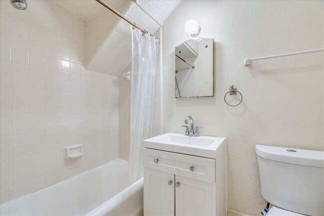 Building Photo - 1103 W 22nd St