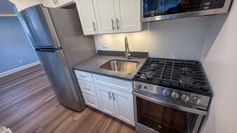 Building Photo - 2207 Sulgrave Ave