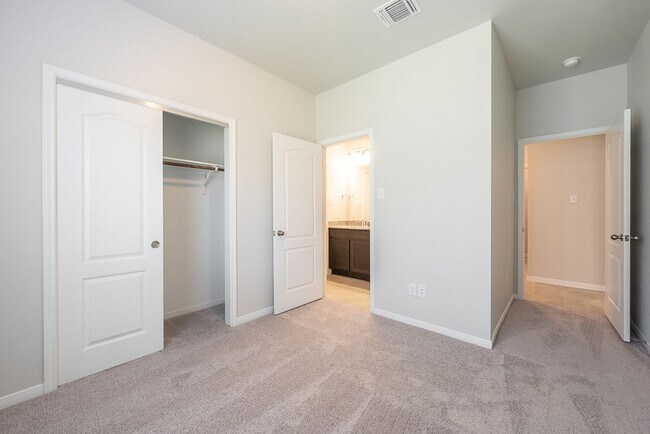 Building Photo - Pre-Leasing Now for Mid-July – Westfield C...