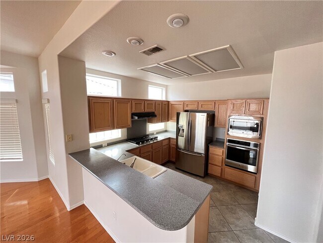Building Photo - 10008 Button Willow Dr