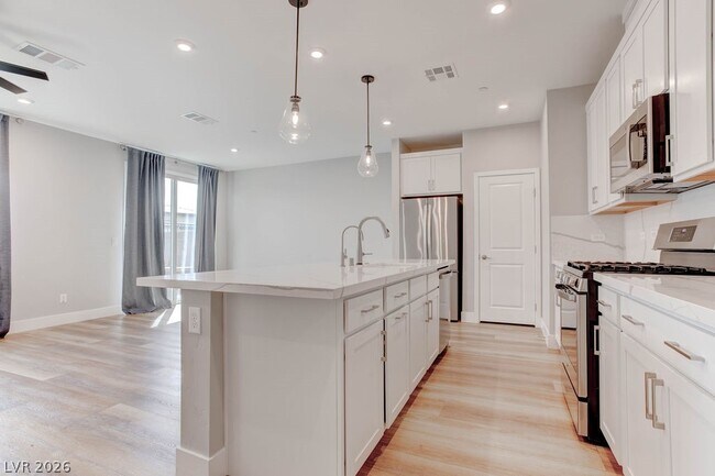 Building Photo - 646 Infinity Rdg St