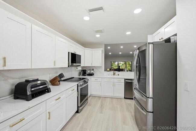 Building Photo - 10775 Waterberry Dr