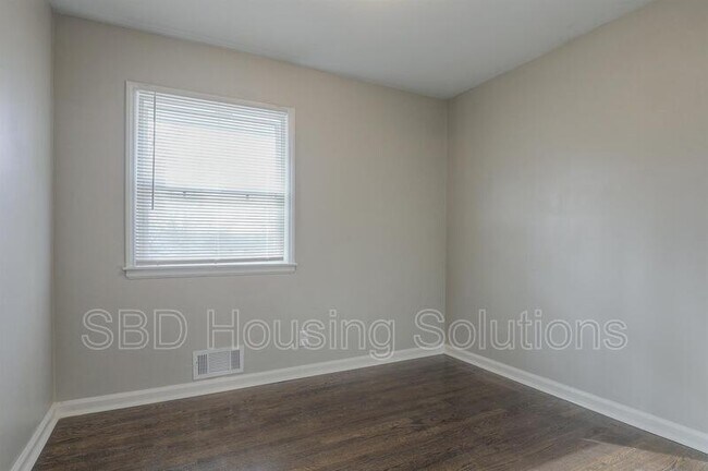 Building Photo - 6200 E 102nd Terrace