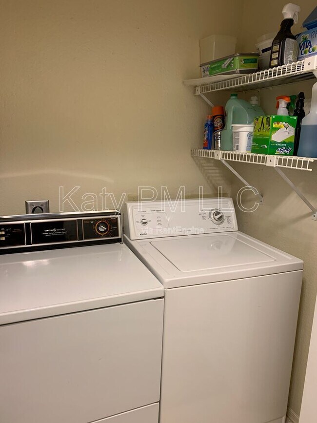 Building Photo - 9708 E Vía Linda