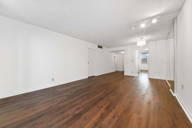 Building Photo - 250 Jacaranda Dr