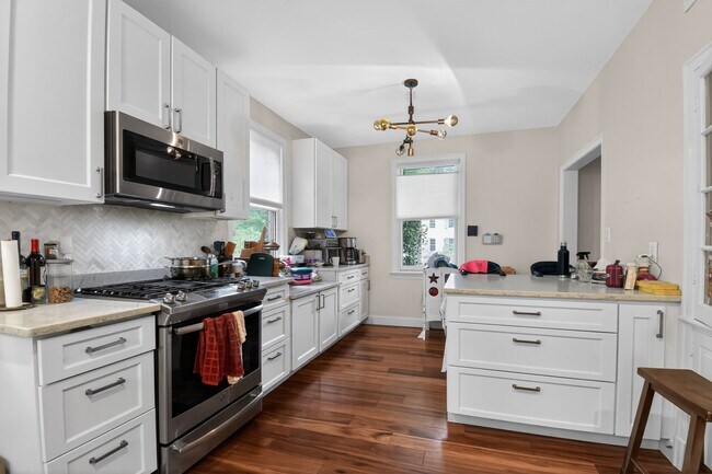 Building Photo - 4825 Butterworth Pl NW