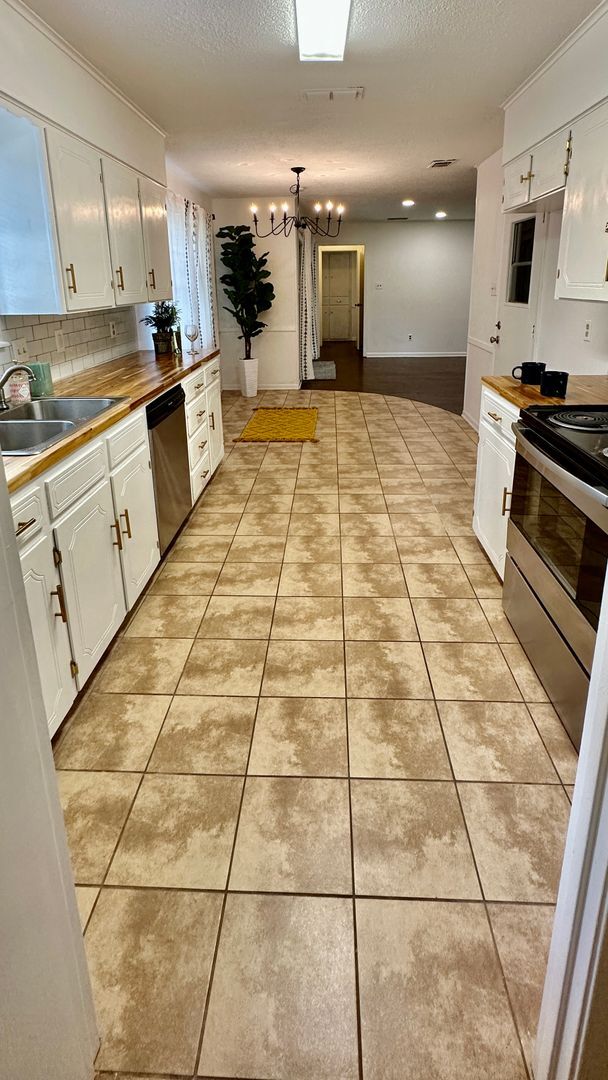 Building Photo - South Tyler! Beautifully Updated 3 Bedroom...