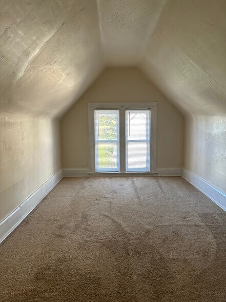 Building Photo - 134 Sherman St