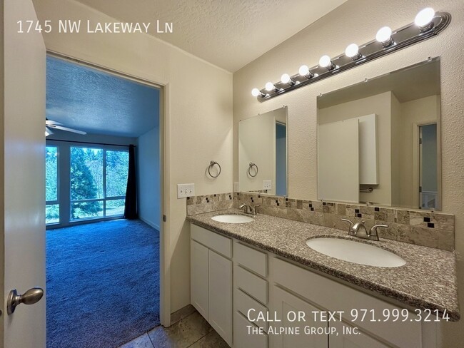 Building Photo - 1745 NW Lakeway Ln