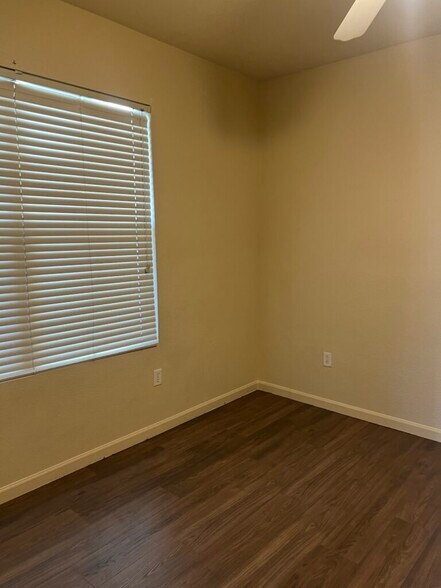 Building Photo - 10550 W Alexander Rd