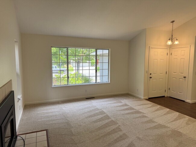 Building Photo - Beautifully Remodeled 3-Bedroom, 2-Bathroom home waiting for you !