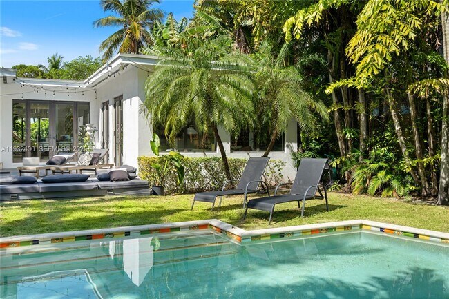 Building Photo - 2489 Meridian Ave