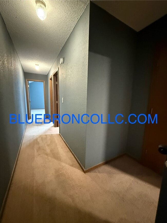 Building Photo - This one will go fast, marvelous 3 bedroom...