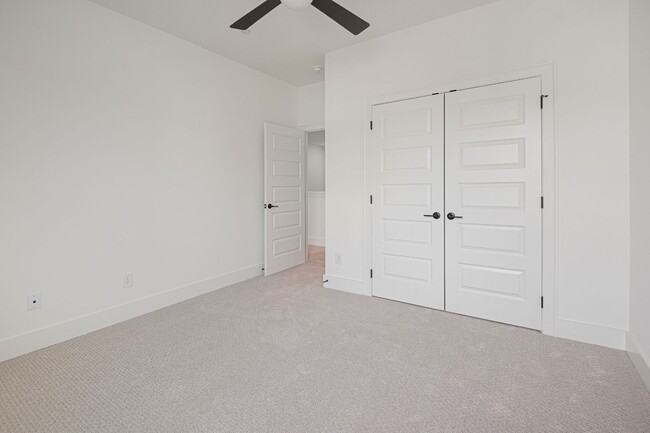 Building Photo - 3049 Inman Dr
