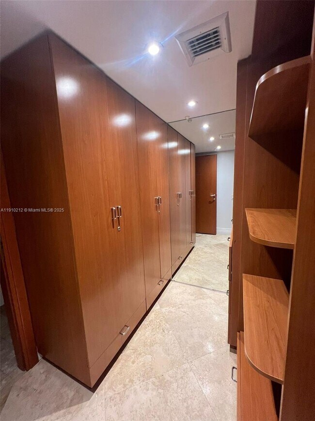 Building Photo - 9499 Collins Ave