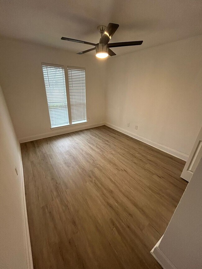 Building Photo - 2905 Spring Brook Dr