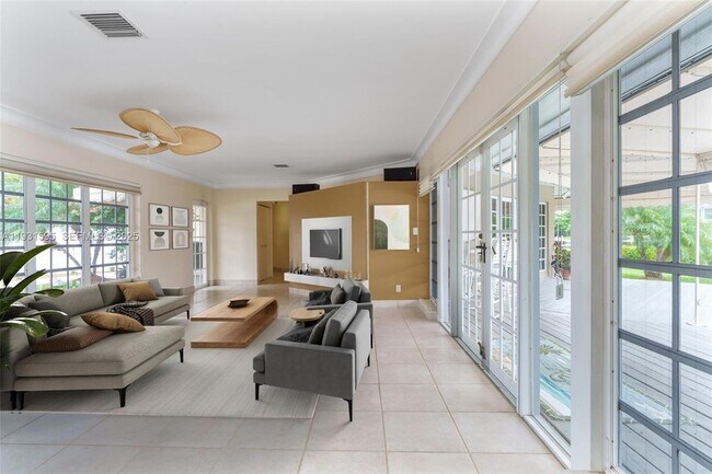 Building Photo - 2130 NE 15th St