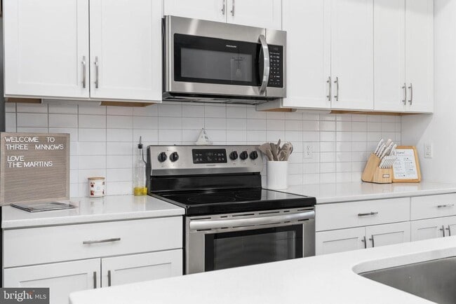 Building Photo - 308 Douglas Ave