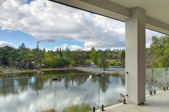 Building Photo - Waterfront 4 bed 4 bath 3,887 sq. ft.