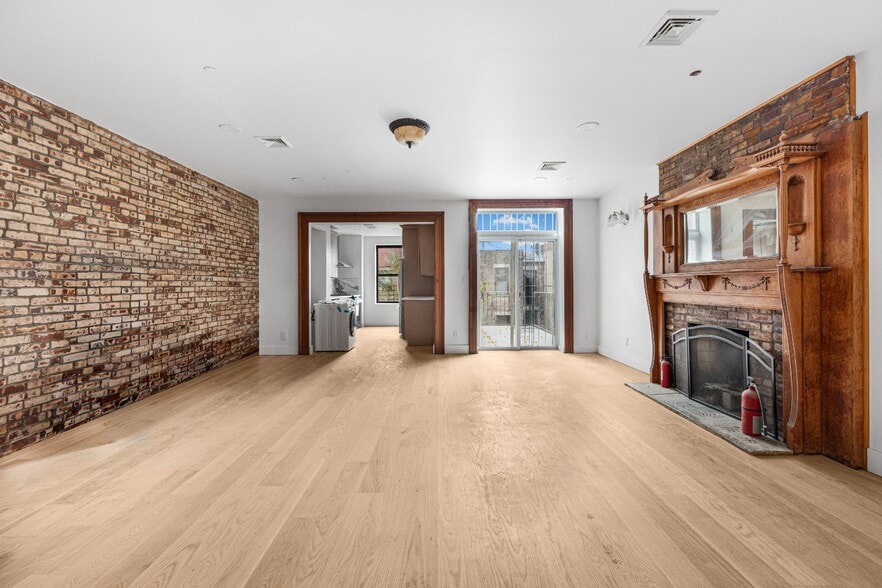 Building Photo - 132 W 119th St