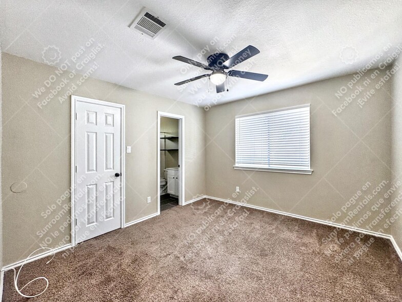 Building Photo - 833 Sagewood Trail