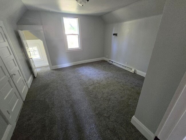 Building Photo - 3 Bed 2 Bath 1500.00