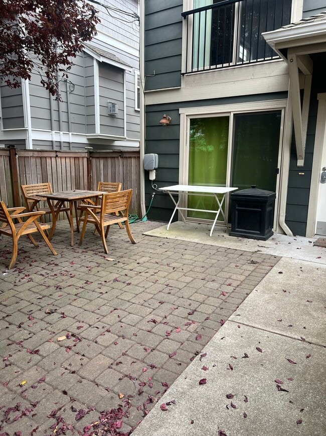 Building Photo - Available 1/0! Cozy townhouse in the Mt Ba...