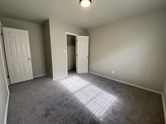 Building Photo - 3503 S Dogwood Ave