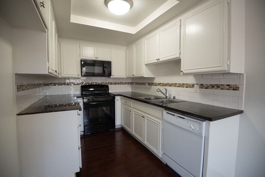 Building Photo - 5328 Riverton Ave