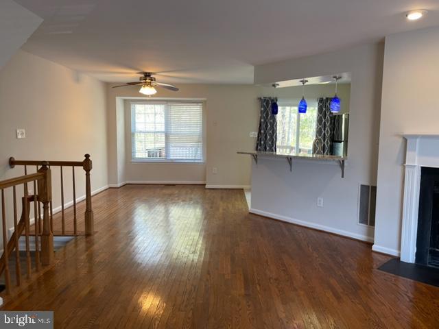 Building Photo - 216 Pinecove Ave