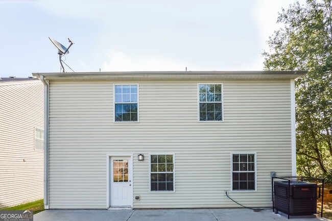 Building Photo - 7641 Garnet Dr