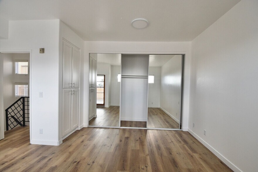 Building Photo - 425 N Alvarado St