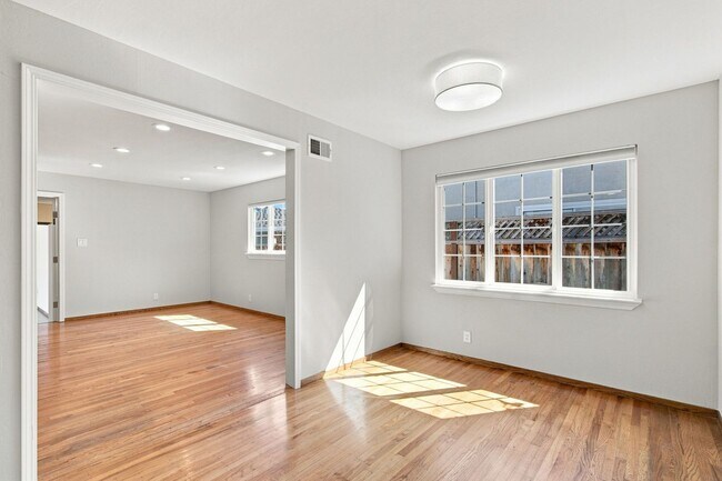 Building Photo - 6814 Westmoor Way