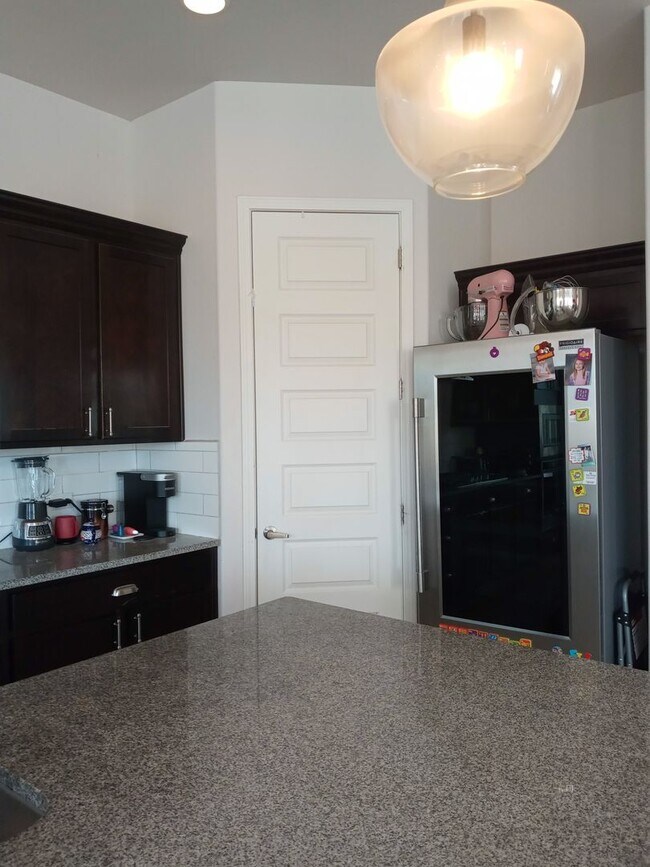 Building Photo - FOUR BEDROOM-SINGLE STORY-RIO RANCHO