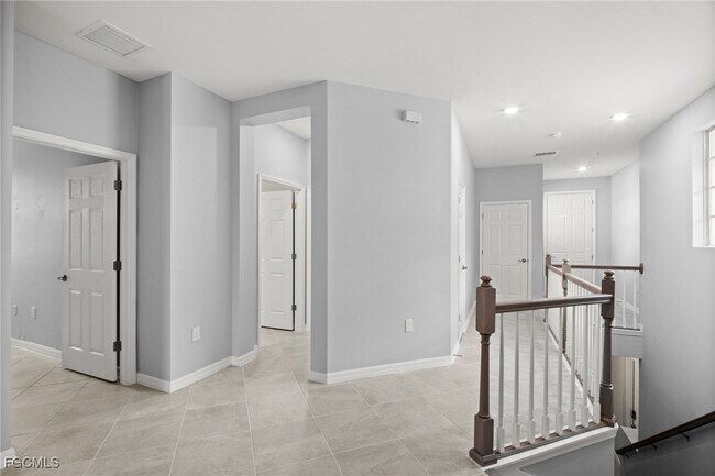 Building Photo - 12000 Santaluz Dr
