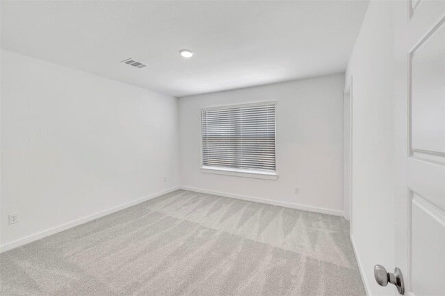Building Photo - 32455 Sunbeam Dr