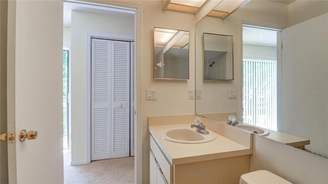 Building Photo - 15206 W Pond Woods Dr