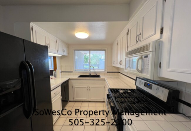 Building Photo - Beautiful Spacious Home with Large Yard & RV Parking