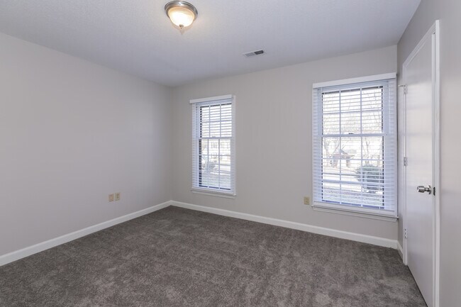 Building Photo - 5117 Chestnut Lake Dr