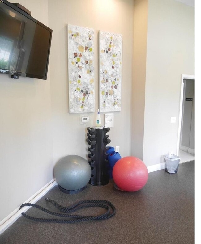 Building Photo - Bright Two Bedroom Condo