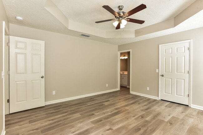 Building Photo - 295 Sanders Dr