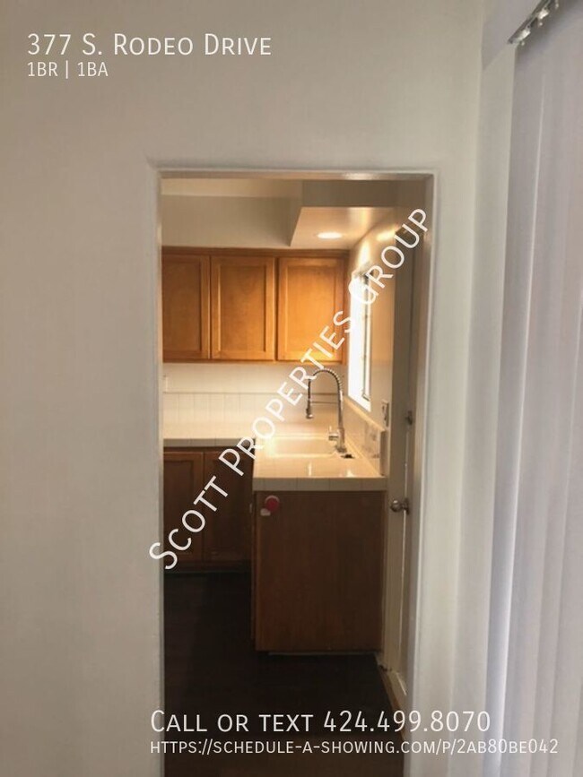 Building Photo - Centrally Located Gorgeous & Spacious 1 Bd...
