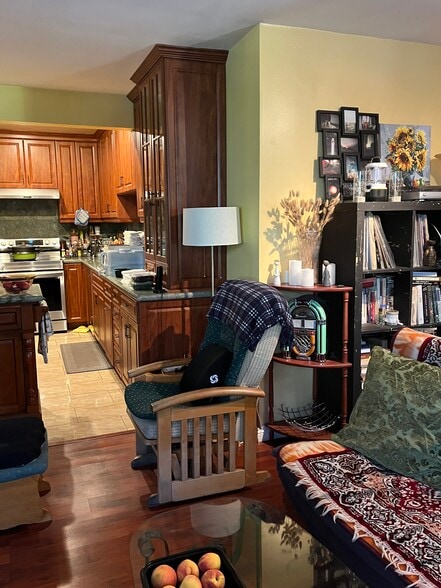 Building Photo - 1300 Midvale Ave