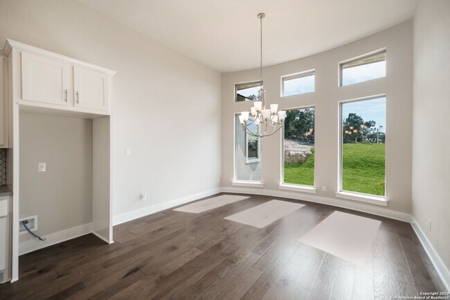 Building Photo - Timeless Luxury