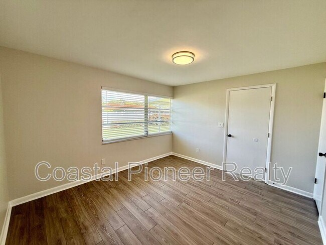 Building Photo - 14903 Imperial Point Dr N