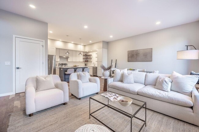 Building Photo - 598 Lathrop St