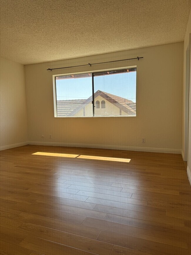Building Photo - 209 N. Nicholson-D